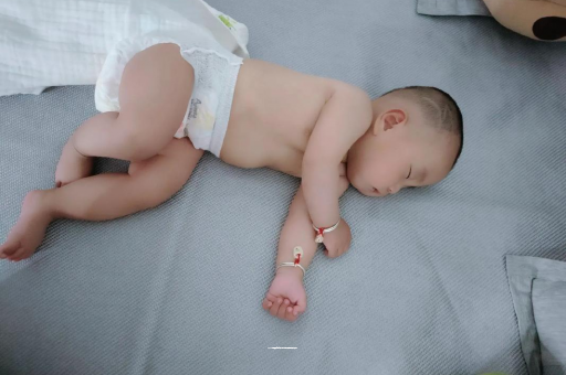 张家口宝宝流白色粘鼻涕